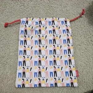 ❤️free with bundle❤️Ipsy glam bag!